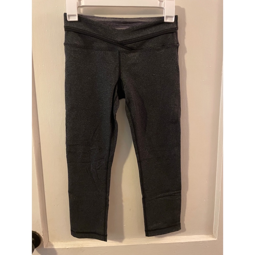 Lululemon: Cropped Leggings: Heather Grey